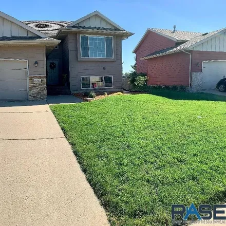Buy this 4 bed house on 7605 West Grinnell Circle in Sioux Falls, SD 57106