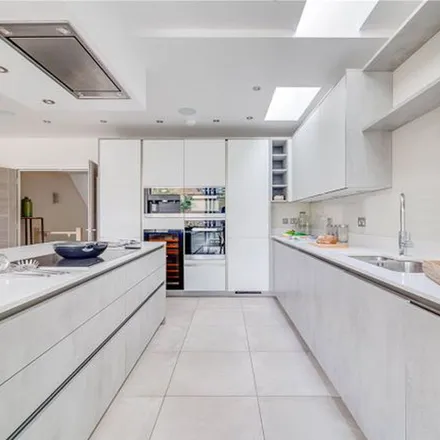 Rent this 6 bed townhouse on 323 Fulham Palace Road in London, SW6 6TE
