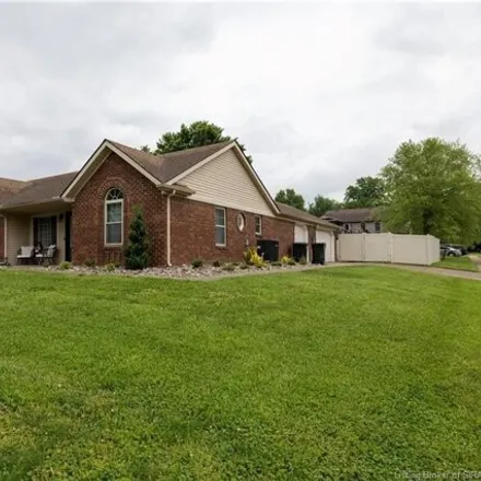 Image 5 - 3217 Emerald Court, Jeffersonville, IN 47130, USA - House for sale