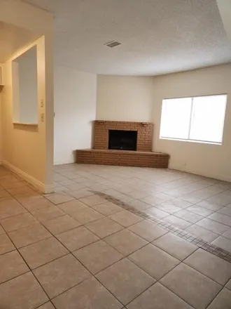 Image 6 - 38718 10th Street East, Palmdale, CA 93550, USA - Townhouse for sale