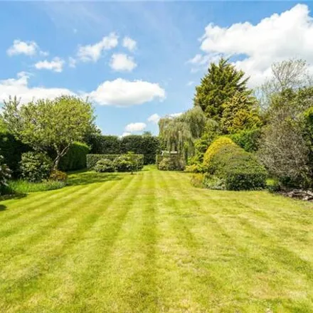 Image 5 - Burnham Avenue, Beaconsfield, HP9 2JA, United Kingdom - House for sale