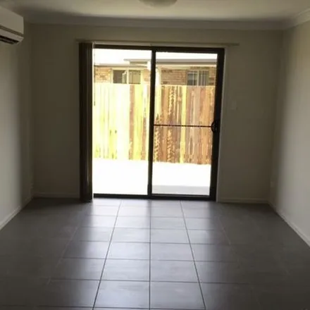 Image 2 - Sanctuary Drive, Cranley QLD, Australia - Duplex for rent