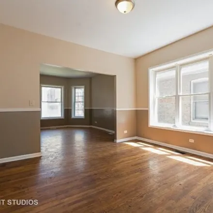 Image 4 - 7354 South Perry Avenue, Chicago, IL 60621, USA - House for sale