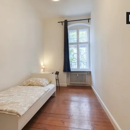 Rent this 4 bed room on Hohenzollerndamm 62 in 14199 Berlin, Germany