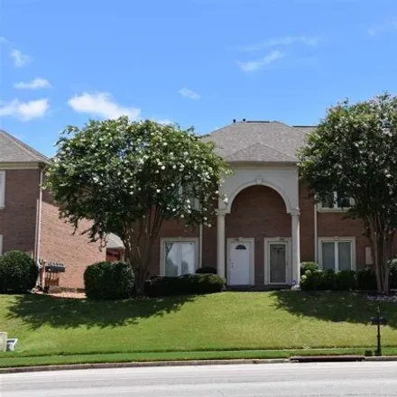 Rent this 2 bed condo on 1610 Kirby Parkway in Memphis, TN 38120