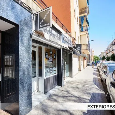 Image 7 - Calle Virgen del Refugio, 48, 41010 Seville, Spain - Room for rent