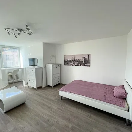 Image 1 - Städtische Carl-von-Linde Realschule, Ridlerstraße, 80339 Munich, Germany - Apartment for rent