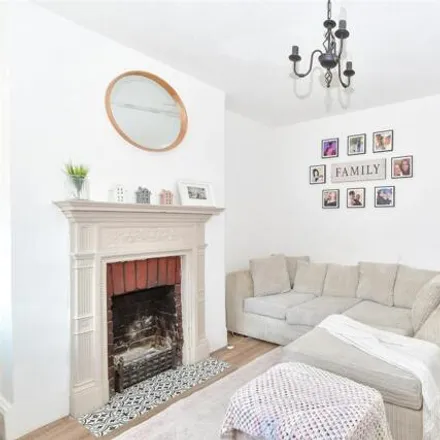 Image 3 - Godstone Road, Tandridge, CR3 0BA, United Kingdom - Duplex for sale