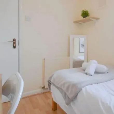 Rent this 1 bed apartment on 149 Glyn Road in Clapton Park, London