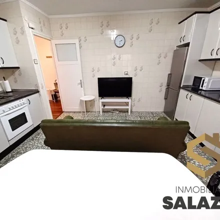 Rent this 4 bed apartment on Muelle Olabeaga / Olabeaga kaia in 21, 48013 Bilbao