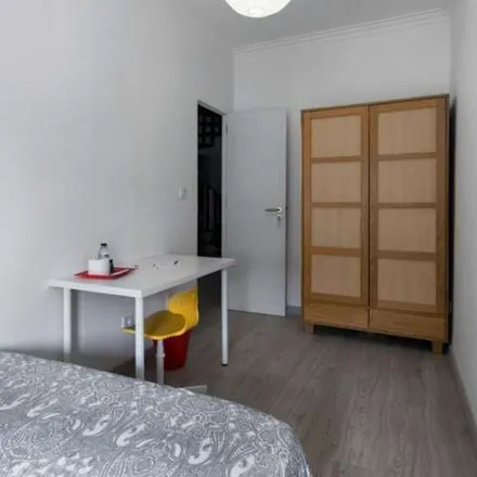 Rent this 9 bed apartment on Estrada da Falagueira 24 in 2700-363 Amadora, Portugal