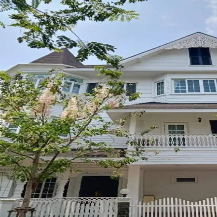 Rent this 4 bed house on Bangna-Trad Soi 27 in Bang Na District, Bangkok 10260