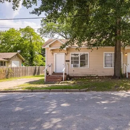 Buy this studio apartment on 251 Montrose Street in Lufkin, TX 75901