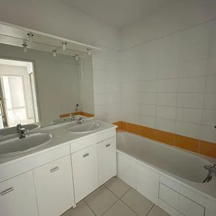 Rent this 3 bed apartment on 9 Rue de l'Hôtel de Ville in 82000 Montauban, France