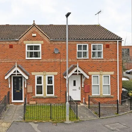 Rent this 3 bed townhouse on St Pauls Mews in York, YO24 4BR
