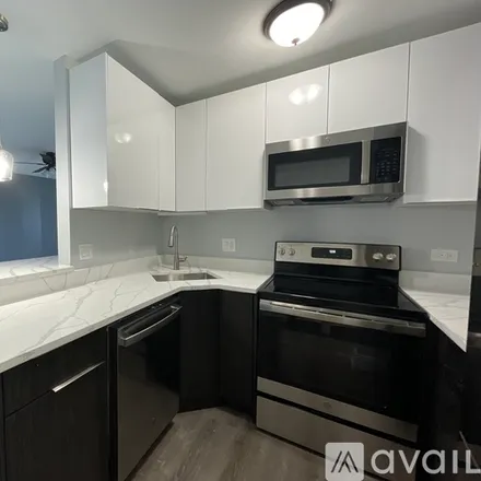 Image 9 - 7545 N Winchester Ave, Unit 401 - Apartment for rent