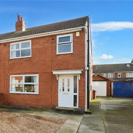 Buy this 3 bed duplex on St Georges Avenue in Rothwell, LS26 0RL