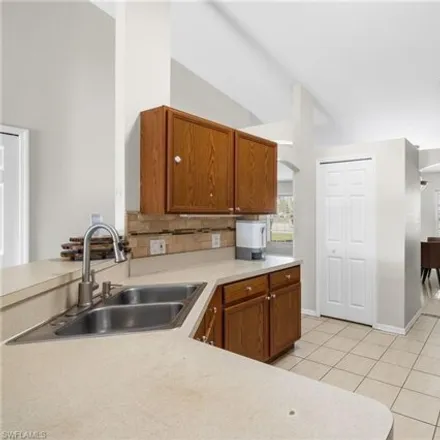 Image 7 - 1204 Cape Coral Parkway West, Cape Coral, FL 33914, USA - House for sale