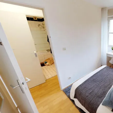 Rent this 4 bed room on 36 Rue Ratisbonne in 59046 Lille, France