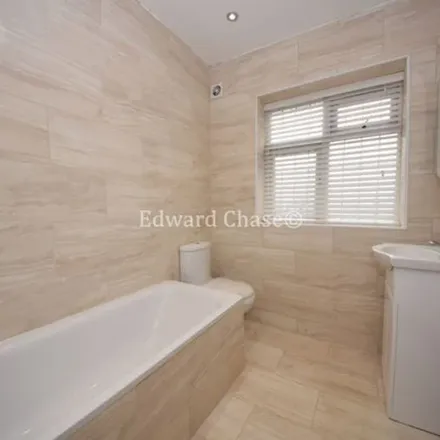 Image 6 - City Gates Church, 25-29 Clements Road, London, IG1 1BH, United Kingdom - Townhouse for rent