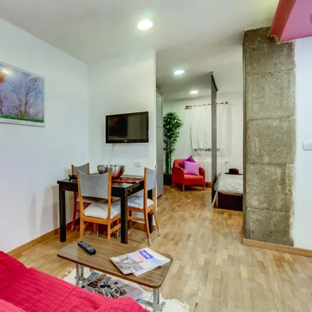 Image 9 - Carrer de Floridablanca, 96, 08015 Barcelona, Spain - Apartment for rent