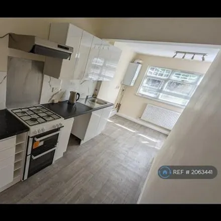Image 5 - Stanley Road, London, CR4 2BH, United Kingdom - Townhouse for rent