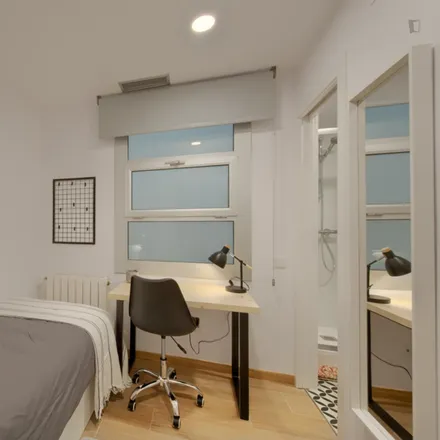 Rent this 6 bed room on Carrer de Balmes in 337, 08006 Barcelona