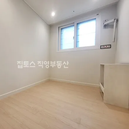 Rent this 3 bed apartment on 서울특별시 송파구 오금동 71-9