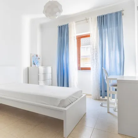 Rent this 3 bed room on Rua Gonçalo Braga 11 in 1885-031 Loures, Portugal
