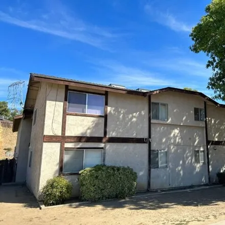 Buy this studio house on Hill Dale Plaza in Bakersfield, CA 93306