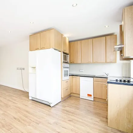 Image 1 - West View, London, NW4 2SY, United Kingdom - House for rent