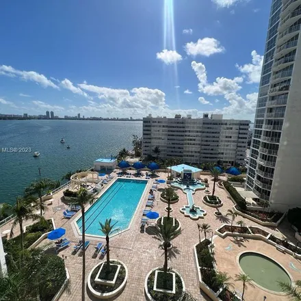 Image 3 - 7601 East Treasure Drive, North Bay Village, Miami-Dade County, FL 33141, USA - Apartment for rent