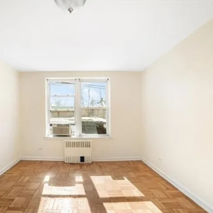 Image 5 - 205 East 238th Street, New York, NY 10470, USA - Apartment for sale
