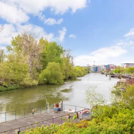 Image 4 - Herons Rest, The Hollows, London, TW8 0DZ, United Kingdom - Apartment for sale