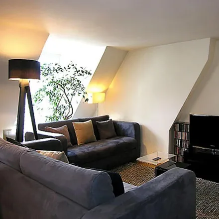 Image 4 - 23 Rue Louise-Émilie de La Tour d'Auvergne, 75009 Paris, France - Apartment for rent