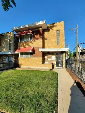 Rent this studio house on 8647 South Drexel Avenue in Chicago, IL 60619
