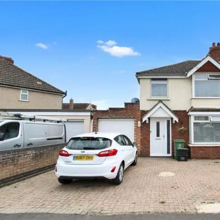 Buy this 3 bed duplex on Richmond Road in Swindon, SN2 1LX