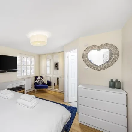 Rent this 3 bed apartment on Neptune Court in The Strand, Roedean