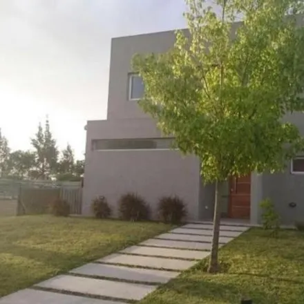 Buy this 3 bed house on Escuela No. 3 General Don José de San Martín in Enciso 1409, Partido de Tigre