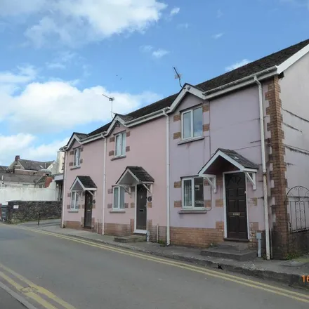 Rent this 2 bed townhouse on Wood's Row in Carmarthen, SA31 1BX