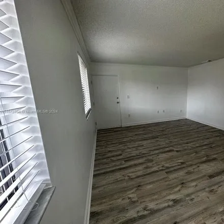Image 4 - West 72nd Place, Hialeah, FL 33016, USA - Condo for rent