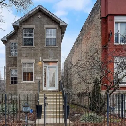 Image 1 - 3649 South Giles Avenue, Chicago, IL 60653, USA - House for sale