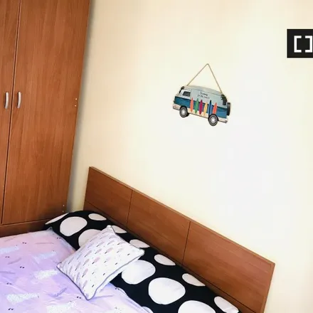 Rent this 5 bed room on Frutas Sol in Rúa Rosalía de Castro, 36201 Vigo