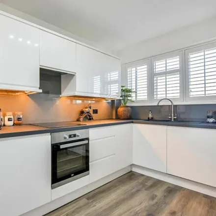 Image 7 - Longford House, Jubilee Street, St. George in the East, London, E1 3EY, United Kingdom - Apartment for sale