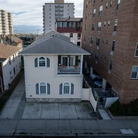 Rent this 3 bed townhouse on 434 E Broadway Unit A in Long Beach, New York