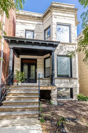 Buy this 7 bed duplex on 5215 North Ashland Avenue in Chicago, IL 60640