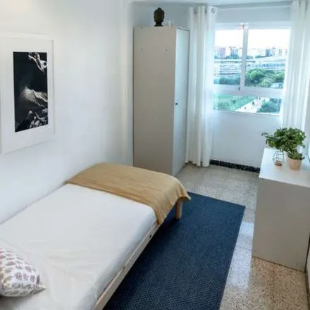 Rent this 3 bed apartment on Carrer de Joaquín Benlloch in 46006 Valencia, Spain