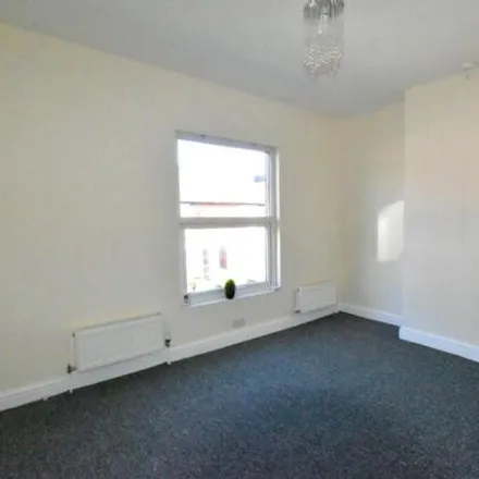 Image 7 - Harrington Street, Mansfield Woodhouse, NG18 5QH, United Kingdom - Townhouse for rent