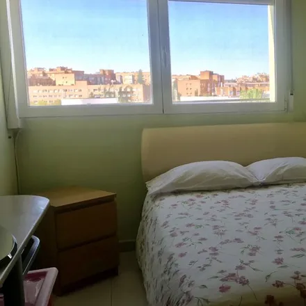 Rent this 3 bed room on Madrid in Calle de José Álvarez de Toledo, 1