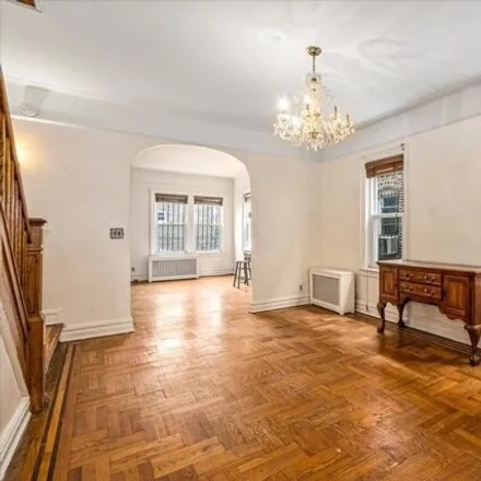 Image 6 - 3905 Foster Avenue, New York, NY 11203, USA - House for sale